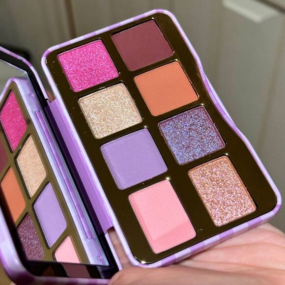 NIB Too Faced That’s My Jam Mini Eyeshadow Palette 6 Pan Purple Iridescent - Picture 2 of 11